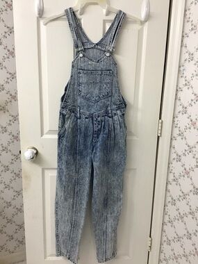 Vintage 80’s London London SM Stonewashed Lt Blue Denim Pocketed  Bib Overalls